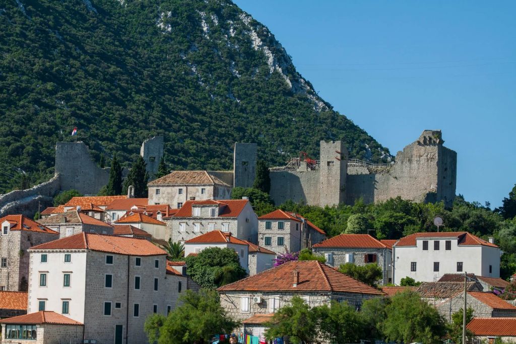 Private car transfer from Dubrovnik to Split via Ston